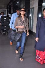 Gauri Khan snapped at international airport on 2nd Sept 2012 (6).JPG